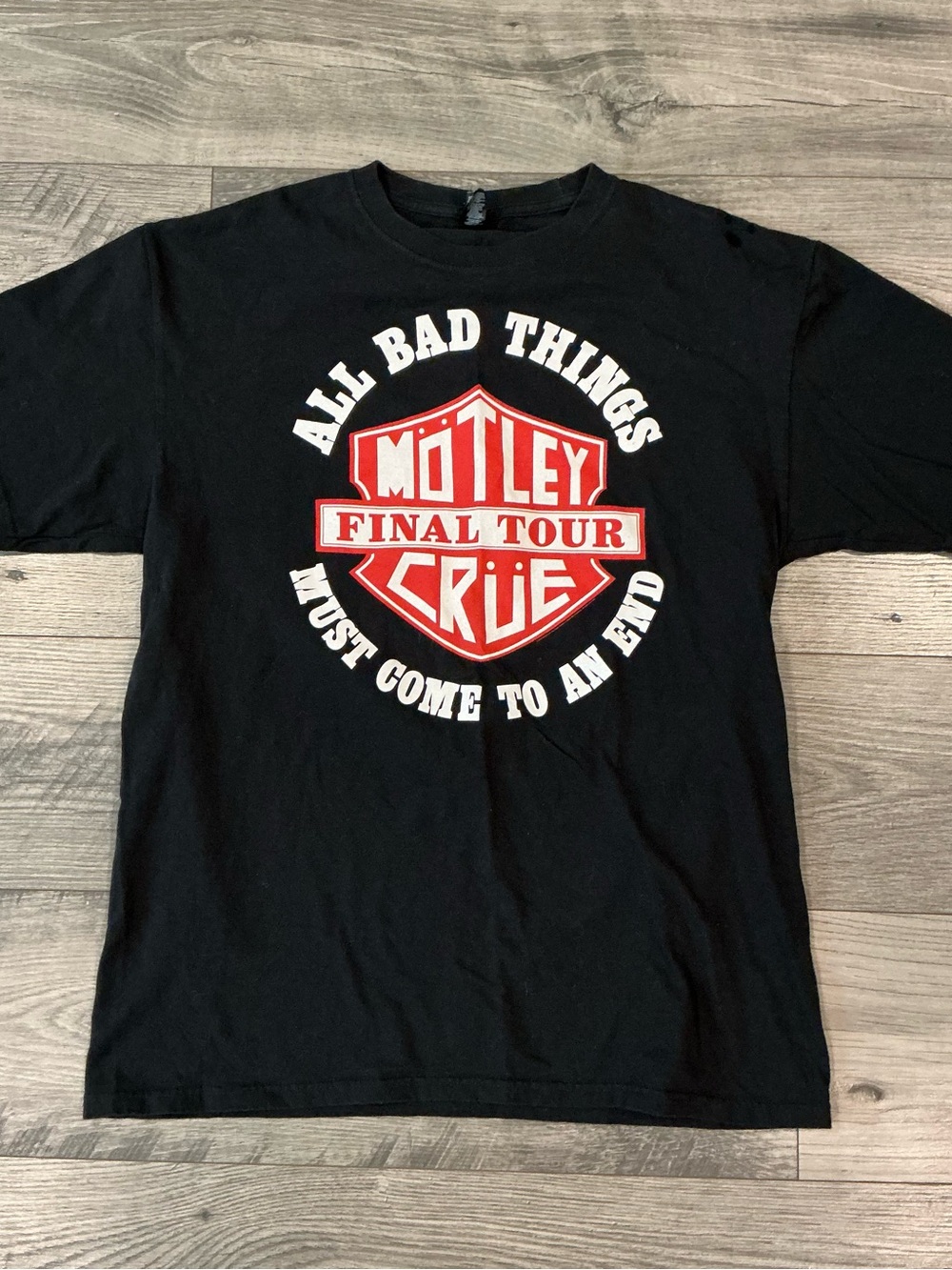 Mötley Crüe Black 'Final Tour' Graphic Tee
